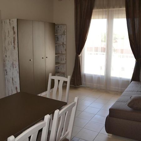 Aranyszarvas Panzio, Etterem Es Grillterasz Daire Dış mekan fotoğraf