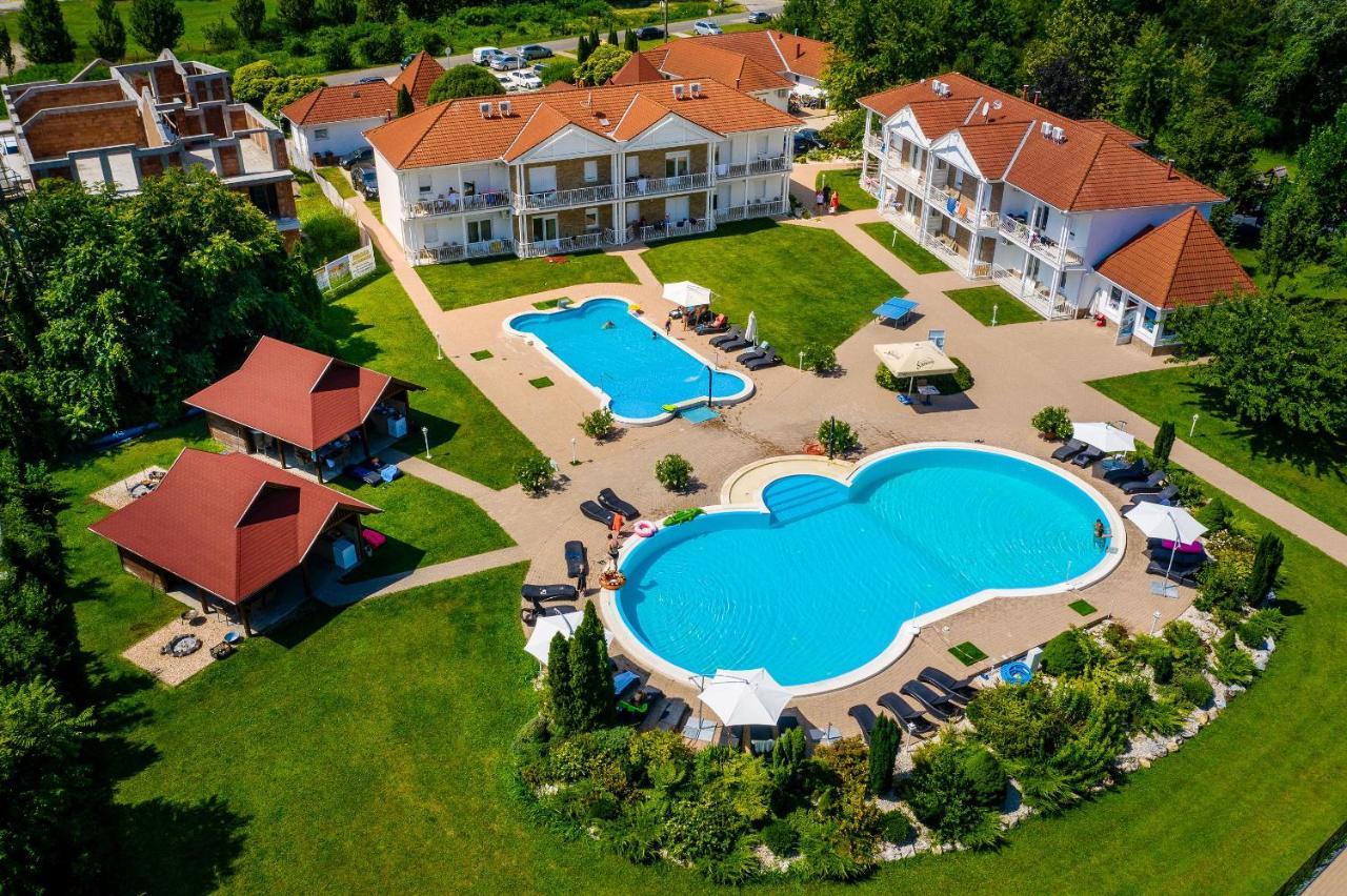 Aranyszarvas Panzio, Etterem Es Grillterasz Daire Dış mekan fotoğraf