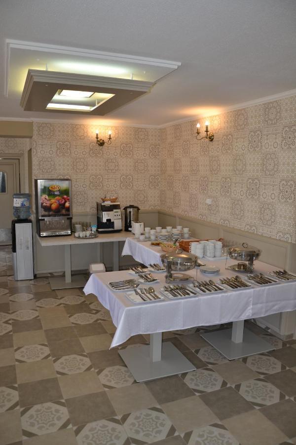 Aranyszarvas Panzio, Etterem Es Grillterasz Daire Dış mekan fotoğraf