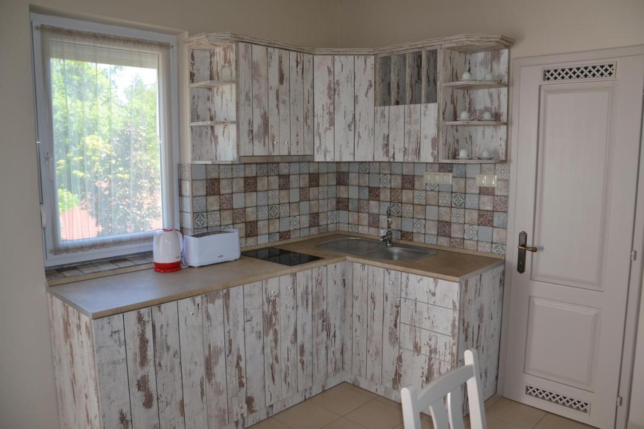 Aranyszarvas Panzio, Etterem Es Grillterasz Daire Dış mekan fotoğraf