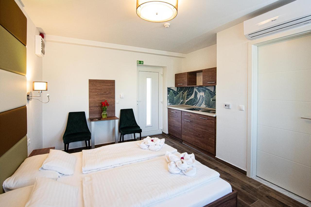 Aranyszarvas Panzio, Etterem Es Grillterasz Daire Dış mekan fotoğraf