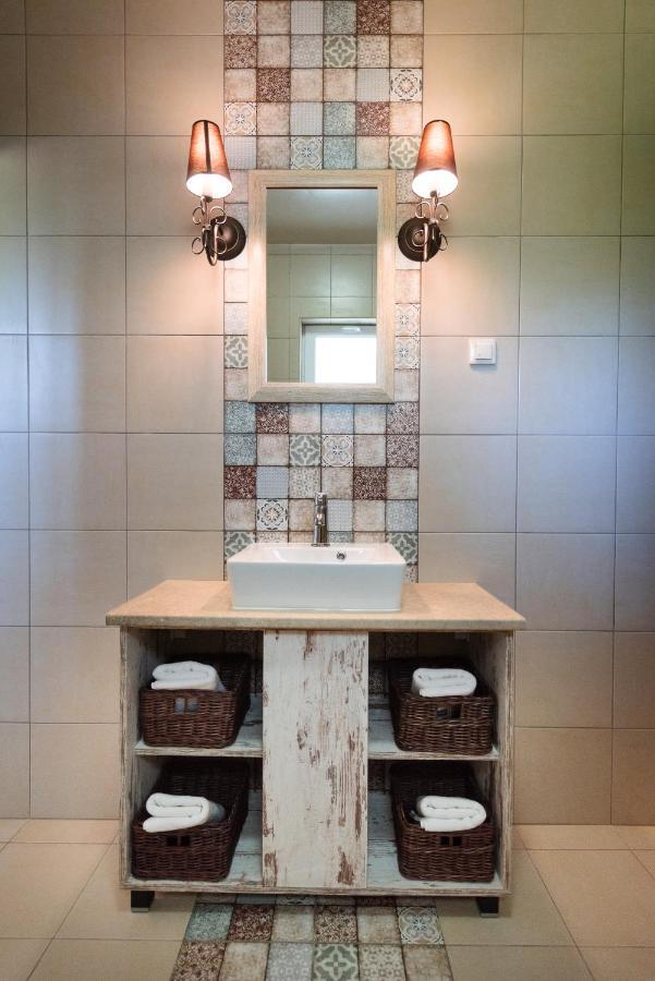 Aranyszarvas Panzio, Etterem Es Grillterasz Daire Dış mekan fotoğraf